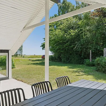 Renovated 4 Sea View Calm Feriehus Nysted